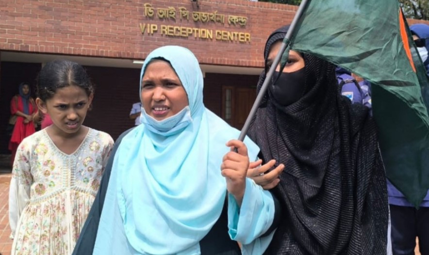 স্মৃতিসৌধে জয়বাংলা স্লোগান দেওয়ায় ৩ জন আটক, রংপুরে বঙ্গবন্ধুর ভাষণের কারণে হেনস্থা, যশোরে বঙ্গবন্ধুর নাম ঢেকে শ্রদ্ধাঞ্জলি